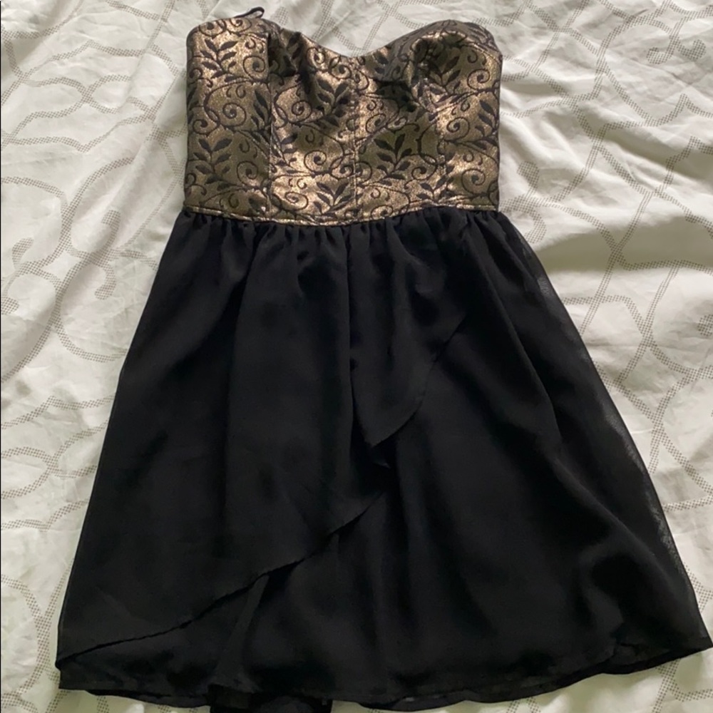 Strapless flowy dress